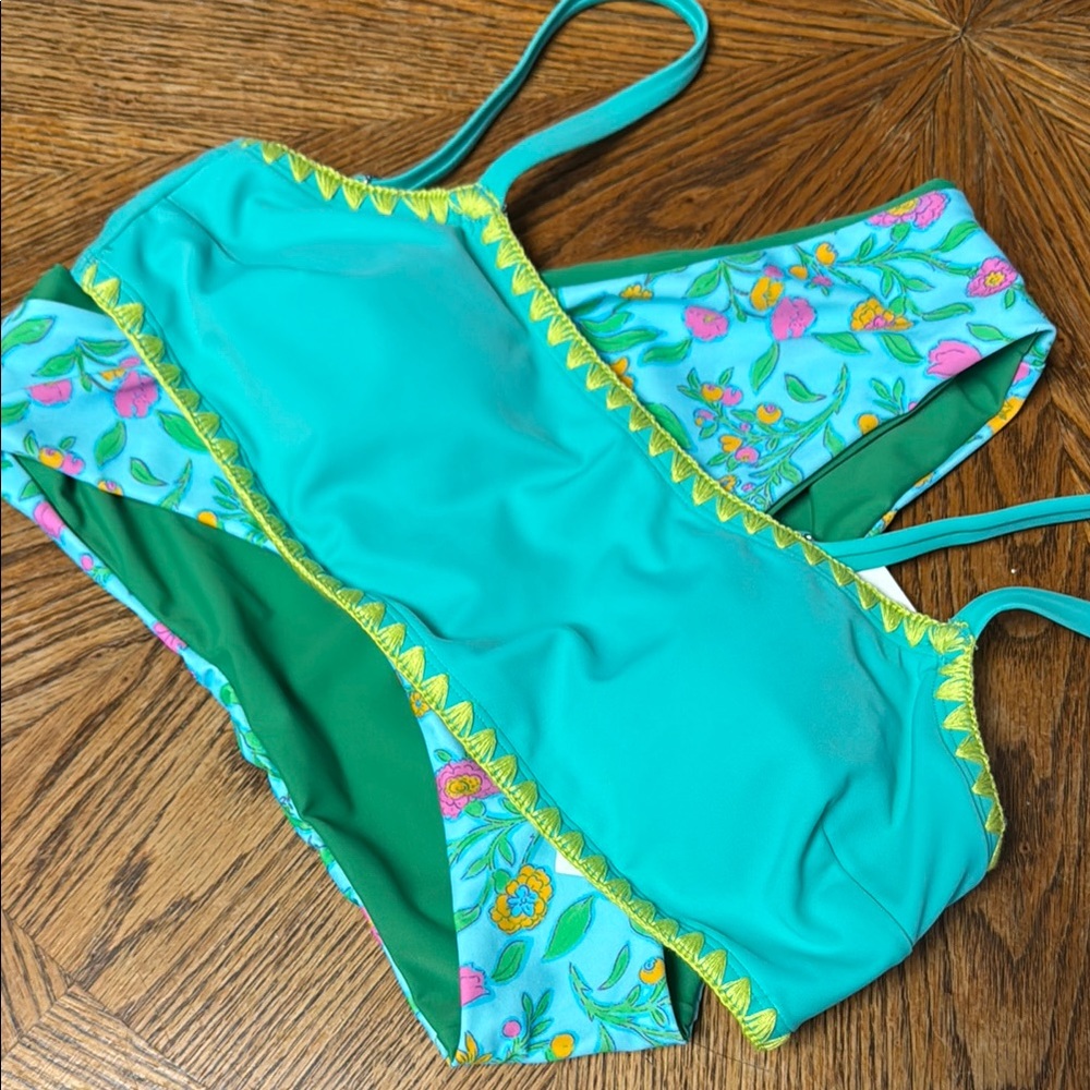 Cupshe NWT S REVERSIBLE BOTTOMS & M seafoam green Bikini Set